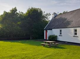 Louisburgh Cottages，位于路易斯堡的海滩短租房