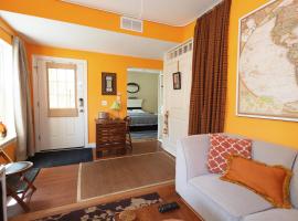 Small Suite STEPS from Oberlin，位于Oberlin的酒店