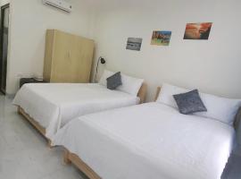 Ánh Dương Homestay - Coastal stop - Just 2 mins walking to Eo Gio，位于归仁的酒店