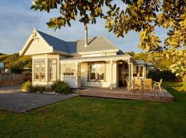 Kaikoura Beachfront Villa，位于凯库拉的酒店