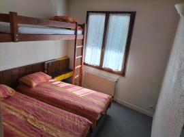 Chambre Triple avec Salle de Bains Privative 2，位于瓦卢伊斯的酒店