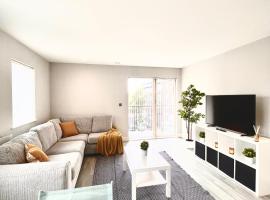 Deluxe 2 Bed 2 Bath Flat - Windsor, Heathrow Airport, Slough Station，位于斯劳的酒店