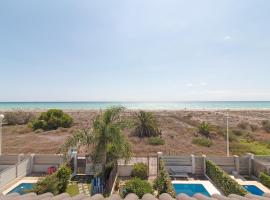 Global Properties, Adosado en primera linea de playa con vistas al mar，位于萨贡托的度假屋