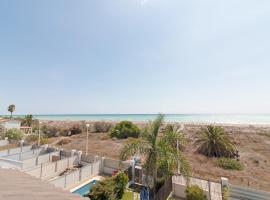 Global Properties, Adosado en primera linea de playa con vistas al mar，位于萨贡托的酒店