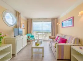 Seaside Stay w Shared Pool