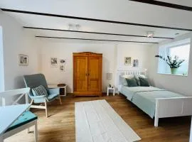 Vyne Apartments - Studio - Privater Hof - Parkplatz - nahe Weinstraße