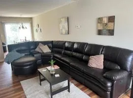 Stylish, Cozy Corporate Townhome with Pool!
