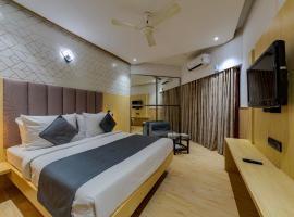 Hotel Surya Executive 3 Star Hotel，位于索拉普的酒店