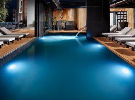 21st Century Zlatibor Residence, Spa & Wellness by Adora，位于兹拉蒂博尔的带按摩浴缸的酒店