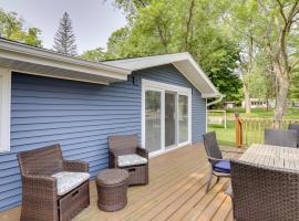Lakefront Vacation Rental, 13 Mi to South Haven!，位于Grand Junction的度假屋