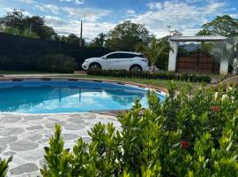 Casa bella de campo Wifi billar piscina bolirana !privado!，位于卡门阿皮卡拉的酒店