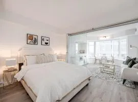 Yorkville Luxe High-End Prime Downtown Location