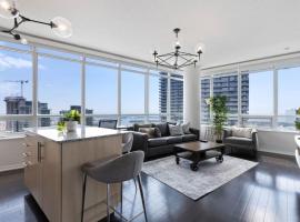 Skyline Waterfront 2BR plus 2BA wParking near MTCC，位于多伦多的酒店