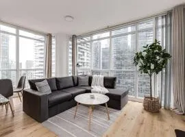 Cozy Downtown 2BR Suite near CN Tower with Balcony