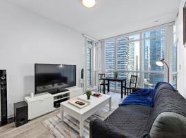 Classy 1BR plus DEN w Amazing skyline view and WFH，位于多伦多的酒店