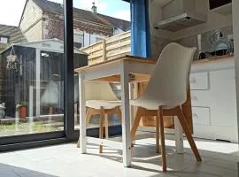 Maisonnette entière et privée, 600m de la gare