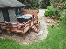 Patriot Cottage at American Heartland Cabins，位于Rockbridge的度假屋