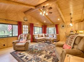 Creekside Ten Sleep Vacation Rental and Deck and Grill，位于Ten Sleep的酒店