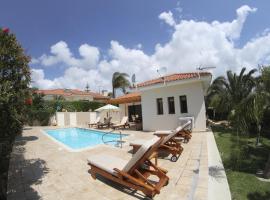 Eve Pissouri Xιnisteri Villa，位于皮斯索里的酒店