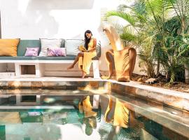 Cosy Guest House Sous le Badamier，位于格兰贝伊的酒店