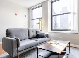 Loop 1BR w Gym Roofdeck nr Millennium Park CHI-249