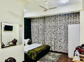 Wood Venture Residency By Stay Pattern，位于Badāmibāgh的酒店