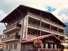 Hotel La Chaumière Garage Moto gratuit Hôtel à 100 m du télécabine，位于圣热尔韦莱班的酒店