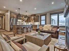 Winter Park Condo w/Hot Tub & 4 Mi to Skiing，位于冬季公园的酒店