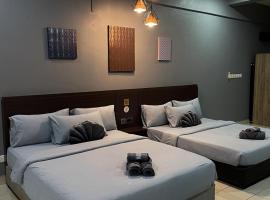 Relaxed Studio Q&S-Bed Near Airport WI-FI-Aeropod Sovo，位于哥打京那巴鲁的酒店