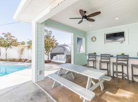 White Rose Sleeps 24 Private Heated Pool Beach，位于圣奥古斯丁的酒店