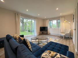 Surrey Hills Lodge，位于Ewhurst的木屋