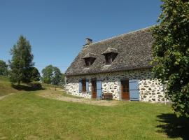 Gîte Anglards-de-Salers, 6 pièces, 11 personnes - FR-1-742-20，位于Anglards-de-Salers的度假屋