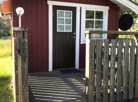 Björsjöås Vildmark - Small camping cabin close to nature，位于Olofstorp的酒店