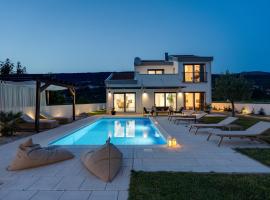 NEW Villa Anja is a 4 bedroom villa with a 32 sqm heated pool near Imotski，位于伊莫茨基的乡村别墅