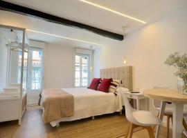 N&E - Home Celanova Rúa Manuel Lezón，位于塞拉诺瓦的酒店