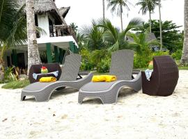 Entire Private Beachfront Villa in Siargao，位于卢纳将军城的家庭/亲子酒店