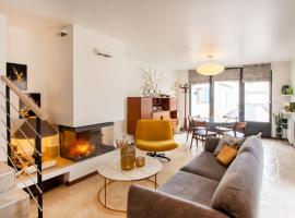 Maison chaleureuse en centre village avec cheminée，位于Vézinnes的酒店
