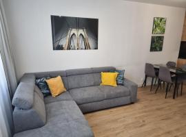 Apartament Near Sky Tower Free Parking for 2 cars，位于弗罗茨瓦夫Polish Theatre in Wrocław附近的酒店