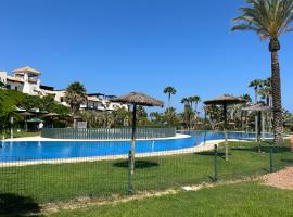 Ático junto al Mar,Acceso directo a la playa,Jardines de Nuevo Vera,WIFI，位于维拉的带泳池的酒店