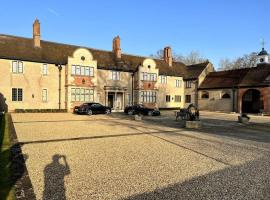3 Bed Apartment Sleeps 6 Country House in Warwick，位于沃里克的乡间豪华旅馆