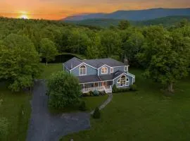 Mountain Blue Vista - Luxury retreat near Ski resorts with Pond, Firepit and Hot Tub
