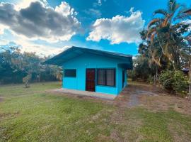 Casa de campo entera rodeada de naturaleza en Sarapiquí，位于埃雷迪亚的酒店