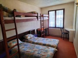 Chambre Quadruple avec Salle de Bains Privative 1，位于瓦卢伊斯的酒店