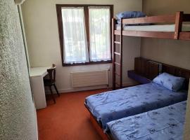 Chambre Triple avec Salle de Bains Privative 3，位于瓦卢伊斯的酒店