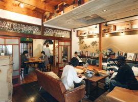 布袜四郎旅馆，位于松本旧开智学校附近的酒店