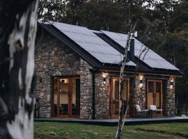 Mill Cabin —Luxury Granite Cabin, Mountain views，位于克拉肯巴克的酒店