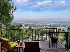 Stunning View Hollywood Hills Guest House，位于洛杉矶的酒店