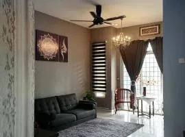 DKAMAR Homestay At Desaru, Fully Aircond, WiFi, Coway, Street View 4 min to Desaru Beach