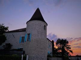 Un Petit Château，位于Lauzun的住宿加早餐旅馆