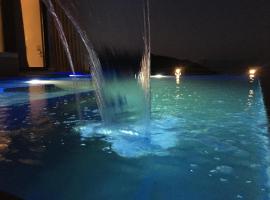 The Diamond of Kriaritsi "Villas with private pools & hydromassage"，位于Kriaritsi的乡间豪华旅馆